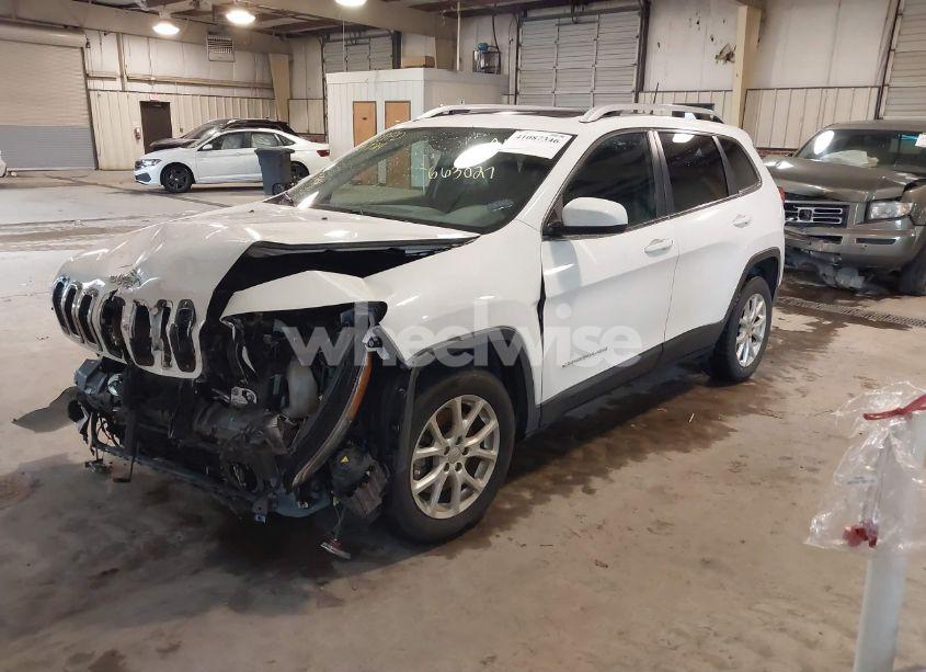 Photo 2 of 2017 Jeep Cherokee LATITUDE FWD (VIN 1C4PJLCB8HW663027)