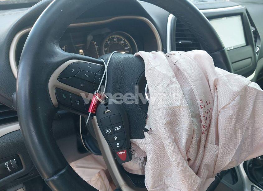 Photo 11 of 2018 Jeep Cherokee LATITUDE FWD (VIN 1C4PJLCB8JD544752)