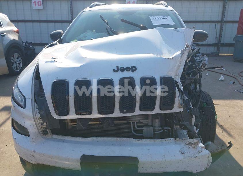 Photo 13 of 2018 Jeep Cherokee LATITUDE FWD (VIN 1C4PJLCB8JD544752)