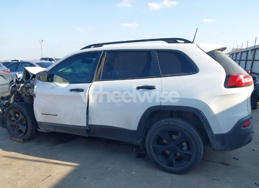 Photo 15 of 2018 Jeep Cherokee LATITUDE FWD (VIN 1C4PJLCB8JD544752)