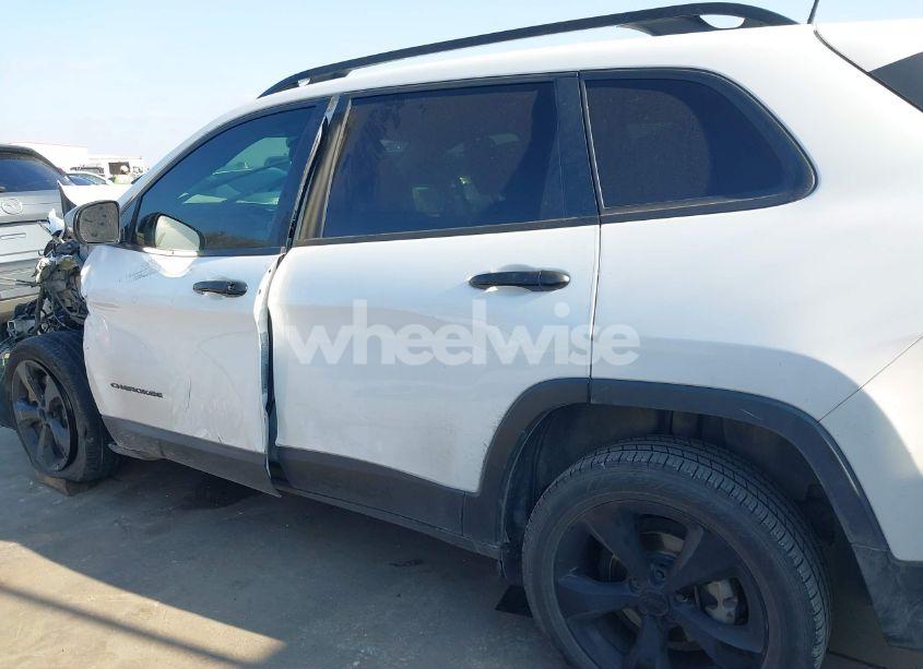 Photo 19 of 2018 Jeep Cherokee LATITUDE FWD (VIN 1C4PJLCB8JD544752)