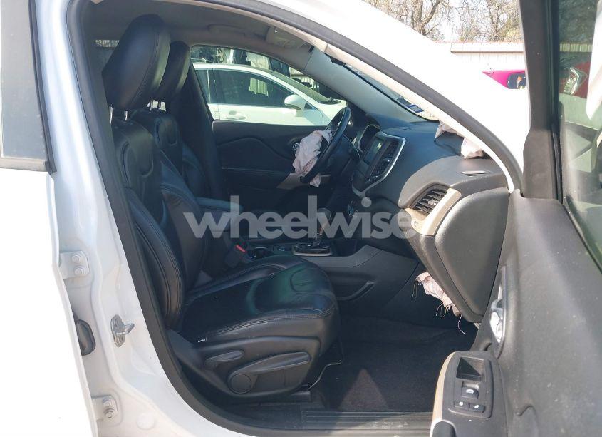 Photo 5 of 2018 Jeep Cherokee LATITUDE FWD (VIN 1C4PJLCB8JD544752)