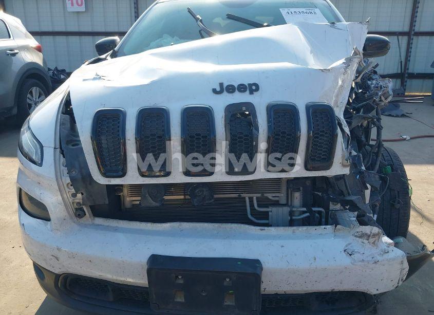 Photo 6 of 2018 Jeep Cherokee LATITUDE FWD (VIN 1C4PJLCB8JD544752)