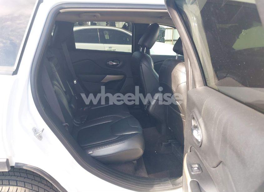 Photo 8 of 2018 Jeep Cherokee LATITUDE FWD (VIN 1C4PJLCB8JD544752)