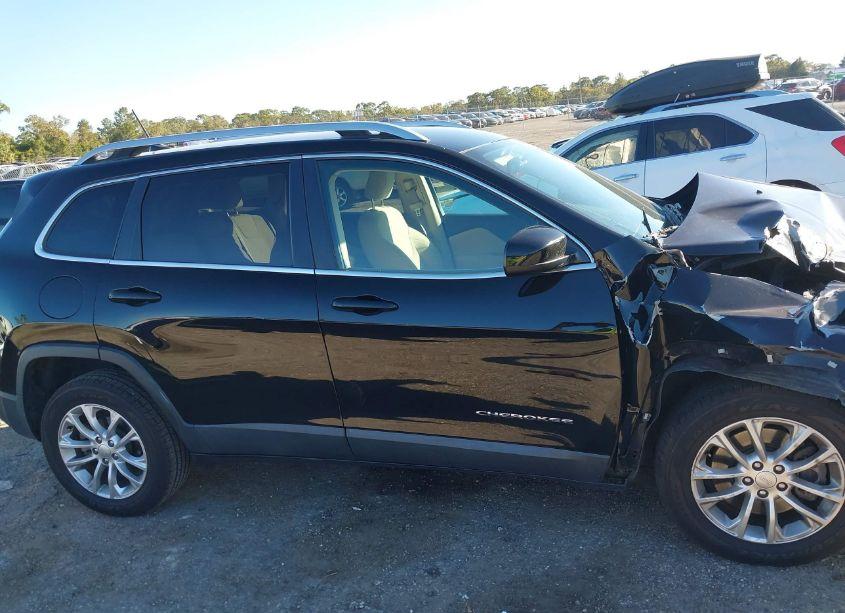 Photo 14 of 2019 Jeep Cherokee LATITUDE (VIN 1C4PJLCB8KD108971)