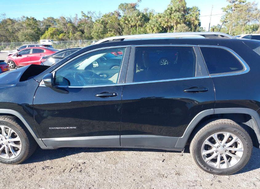 Photo 15 of 2019 Jeep Cherokee LATITUDE (VIN 1C4PJLCB8KD108971)