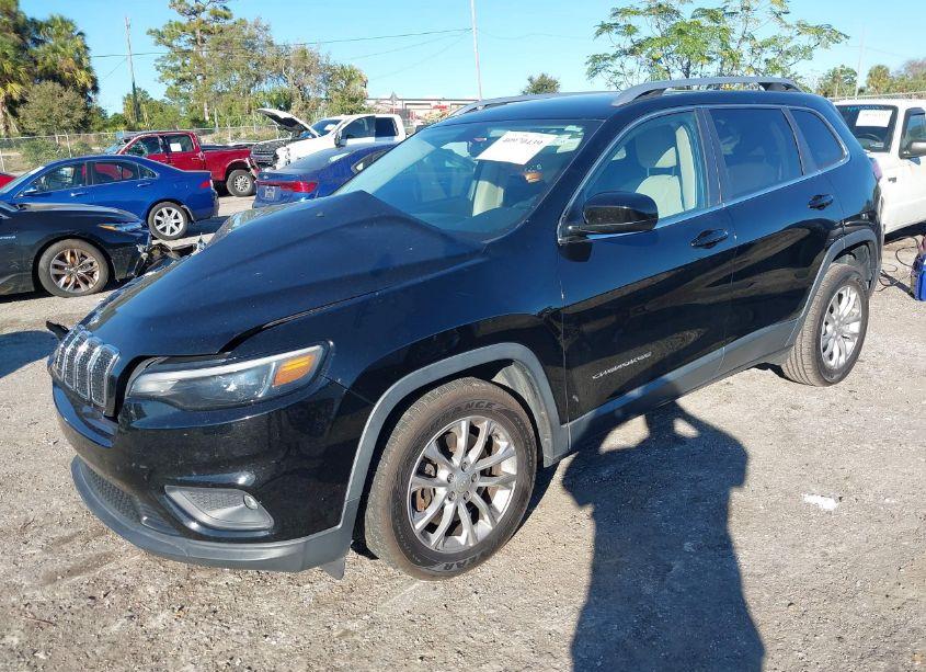 Photo 2 of 2019 Jeep Cherokee LATITUDE (VIN 1C4PJLCB8KD108971)