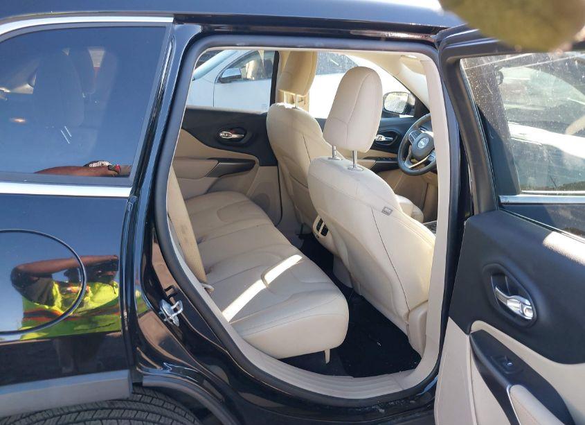 Photo 8 of 2019 Jeep Cherokee LATITUDE (VIN 1C4PJLCB8KD108971)