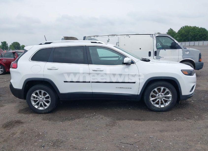 Photo 13 of 2019 Jeep Cherokee LATITUDE FWD (VIN 1C4PJLCB8KD145129)