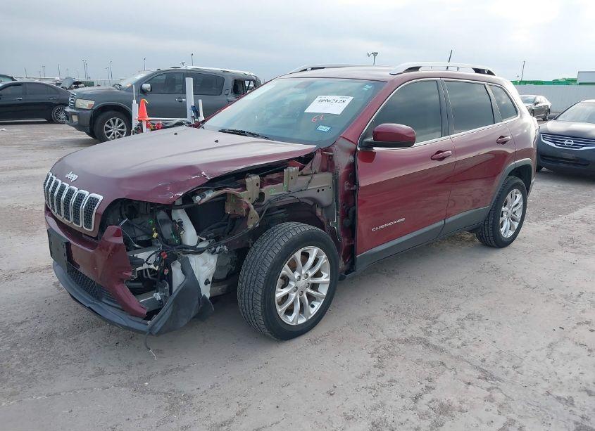 Photo 2 of 2019 Jeep Cherokee LATITUDE (VIN 1C4PJLCB8KD153473)