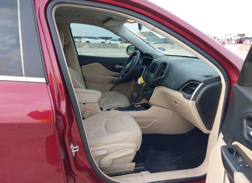 Photo 5 of 2019 Jeep Cherokee LATITUDE (VIN 1C4PJLCB8KD153473)