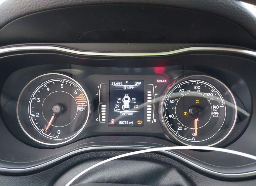 Photo 7 of 2019 Jeep Cherokee LATITUDE (VIN 1C4PJLCB8KD153473)