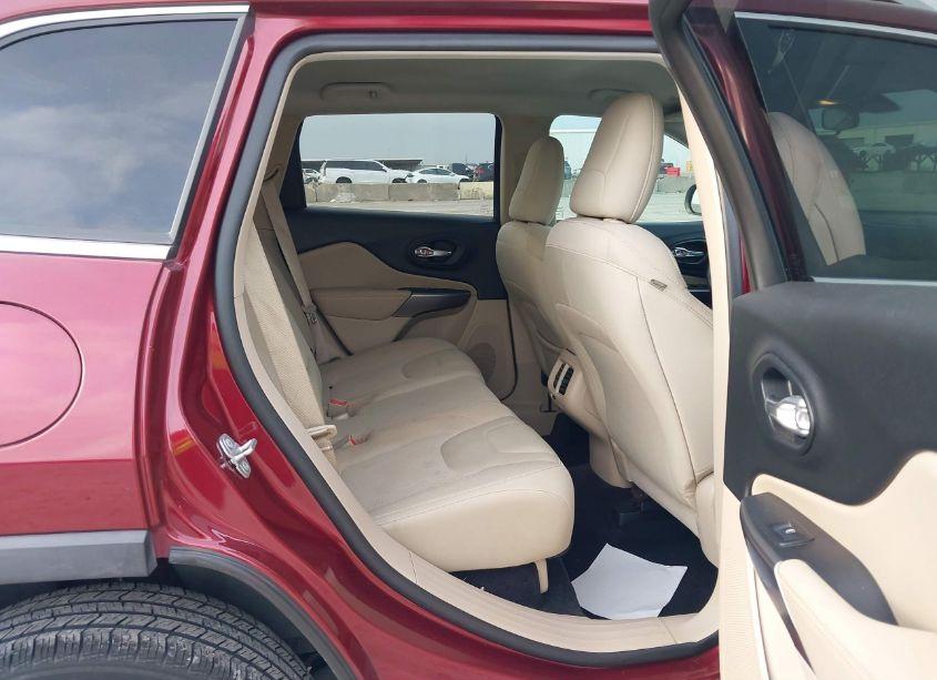 Photo 8 of 2019 Jeep Cherokee LATITUDE (VIN 1C4PJLCB8KD153473)