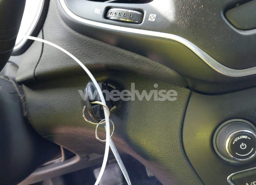 Photo 11 of 2019 Jeep Cherokee LATITUDE FWD (VIN 1C4PJLCB8KD175764)