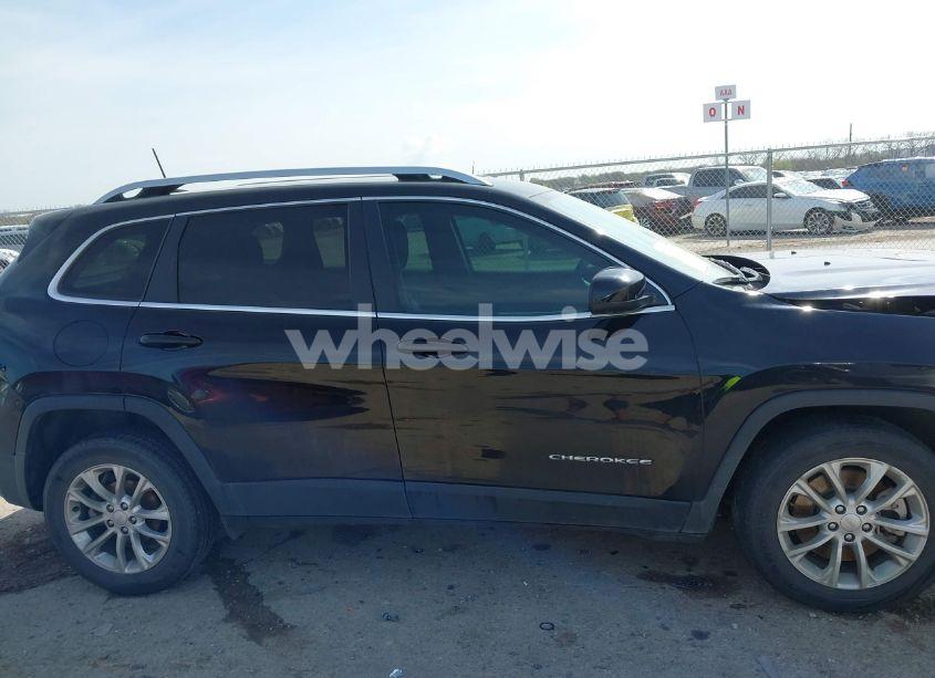Photo 13 of 2019 Jeep Cherokee LATITUDE FWD (VIN 1C4PJLCB8KD175764)