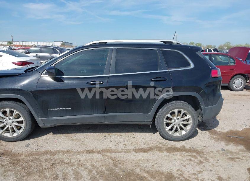 Photo 14 of 2019 Jeep Cherokee LATITUDE FWD (VIN 1C4PJLCB8KD175764)