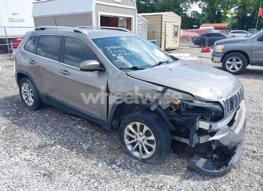 2019 Jeep Cherokee LATITUDE FWD (VIN 1C4PJLCB8KD242671) main photo