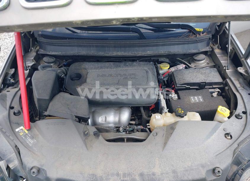 Photo 10 of 2019 Jeep Cherokee LATITUDE FWD (VIN 1C4PJLCB8KD242671)
