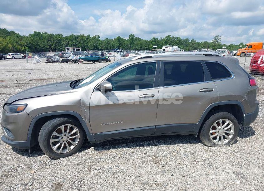 Photo 13 of 2019 Jeep Cherokee LATITUDE FWD (VIN 1C4PJLCB8KD242671)