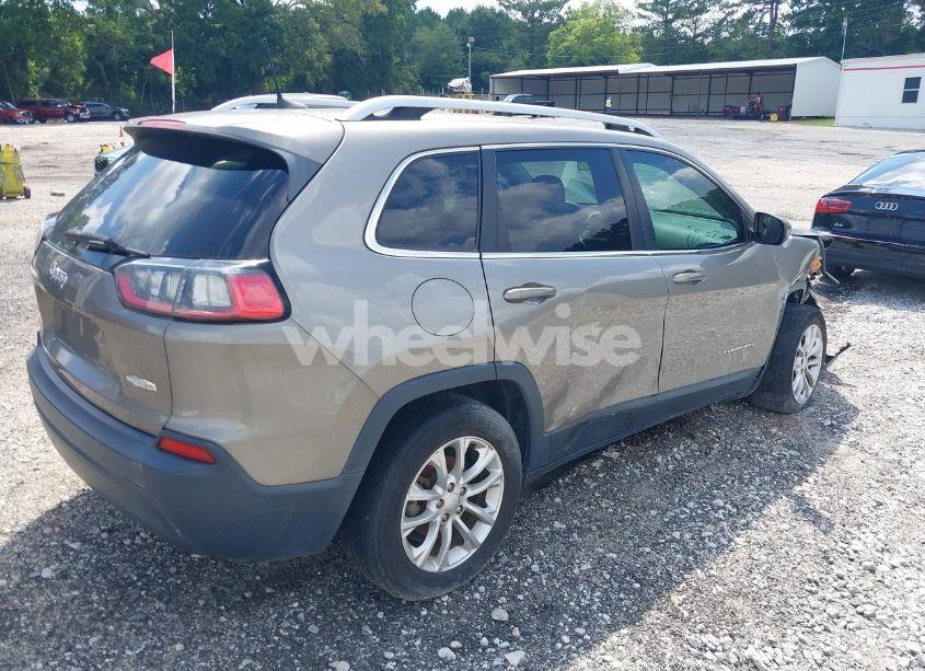 Photo 4 of 2019 Jeep Cherokee LATITUDE FWD (VIN 1C4PJLCB8KD242671)