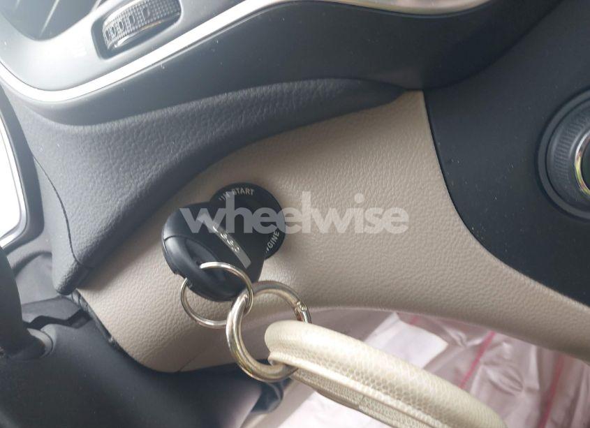 Photo 11 of 2020 Jeep Cherokee LATITUDE FWD (VIN 1C4PJLCB8LD525508)