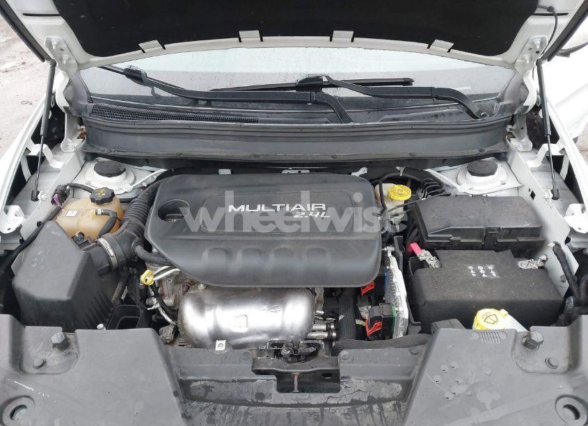 Photo 10 of 2015 Jeep Cherokee LATITUDE (VIN 1C4PJLCB9FW662997)