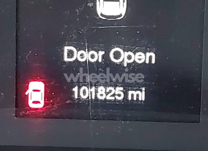 Photo 15 of 2015 Jeep Cherokee LATITUDE (VIN 1C4PJLCB9FW662997)