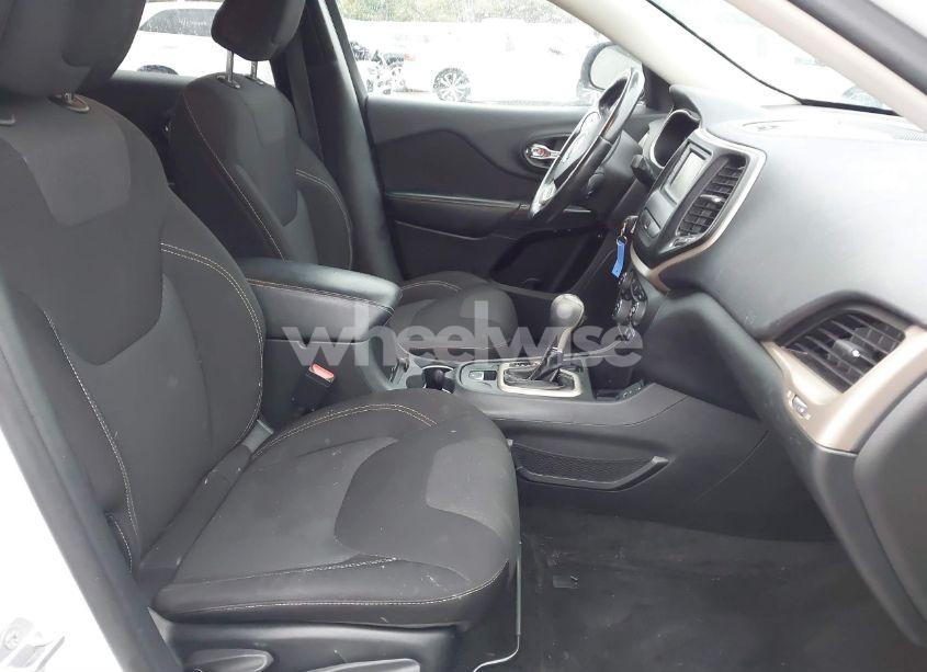 Photo 5 of 2015 Jeep Cherokee LATITUDE (VIN 1C4PJLCB9FW662997)