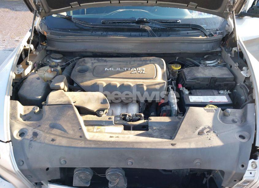 Photo 10 of 2015 Jeep Cherokee LATITUDE (VIN 1C4PJLCB9FW670601)