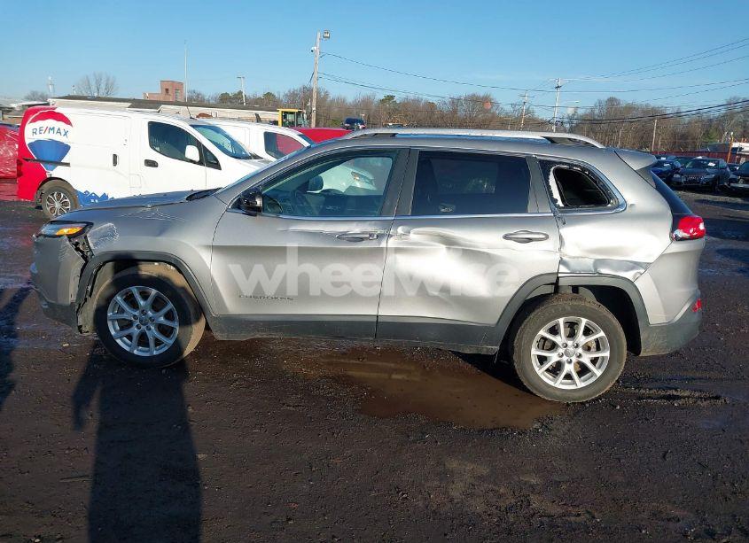 Photo 17 of 2015 Jeep Cherokee LATITUDE (VIN 1C4PJLCB9FW670601)