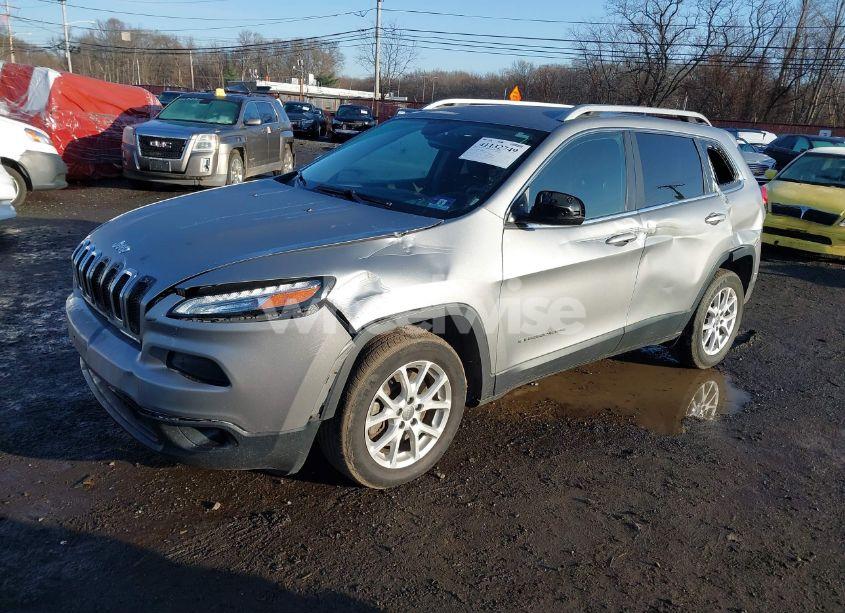 Photo 2 of 2015 Jeep Cherokee LATITUDE (VIN 1C4PJLCB9FW670601)