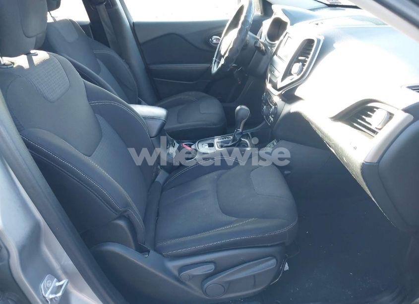 Photo 5 of 2015 Jeep Cherokee LATITUDE (VIN 1C4PJLCB9FW670601)