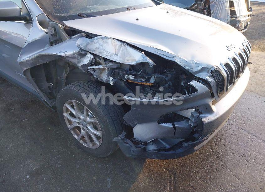 Photo 6 of 2015 Jeep Cherokee LATITUDE (VIN 1C4PJLCB9FW683705)