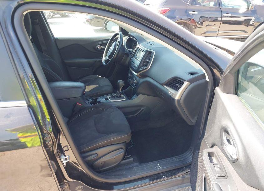 Photo 5 of 2015 Jeep Cherokee LATITUDE (VIN 1C4PJLCB9FW694218)