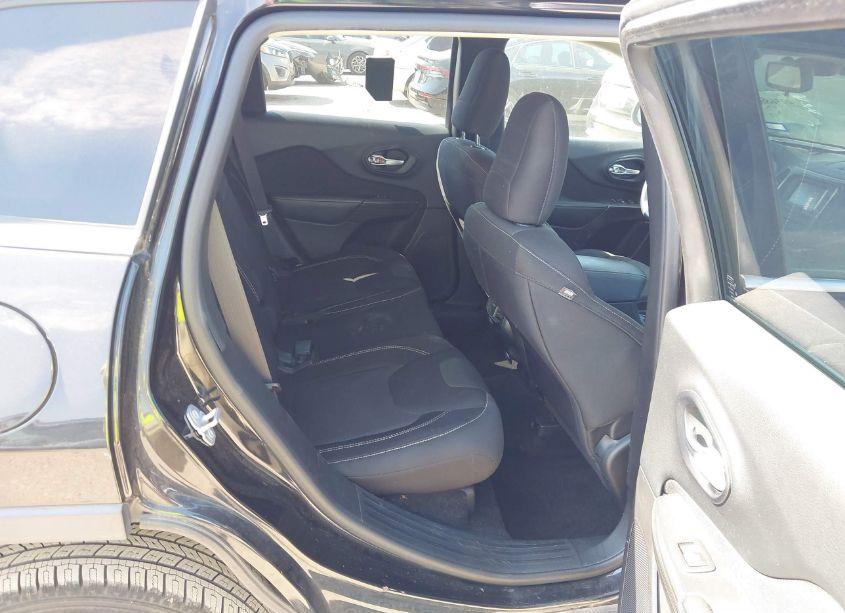 Photo 8 of 2015 Jeep Cherokee LATITUDE (VIN 1C4PJLCB9FW694218)