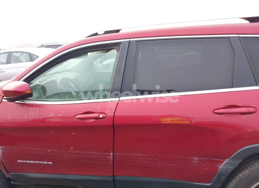 Photo 15 of 2015 Jeep Cherokee LATITUDE (VIN 1C4PJLCB9FW694851)