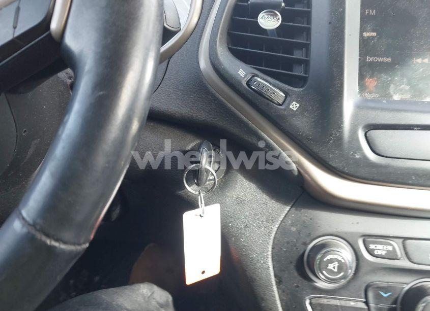 Photo 11 of 2015 Jeep Cherokee LATITUDE (VIN 1C4PJLCB9FW760878)