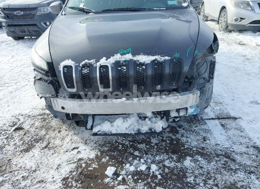 Photo 12 of 2015 Jeep Cherokee LATITUDE (VIN 1C4PJLCB9FW760878)