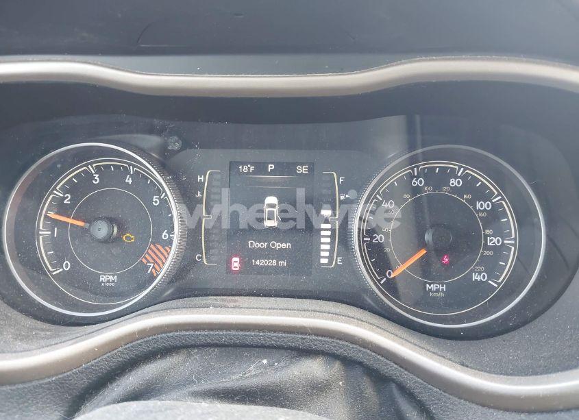 Photo 15 of 2015 Jeep Cherokee LATITUDE (VIN 1C4PJLCB9FW760878)