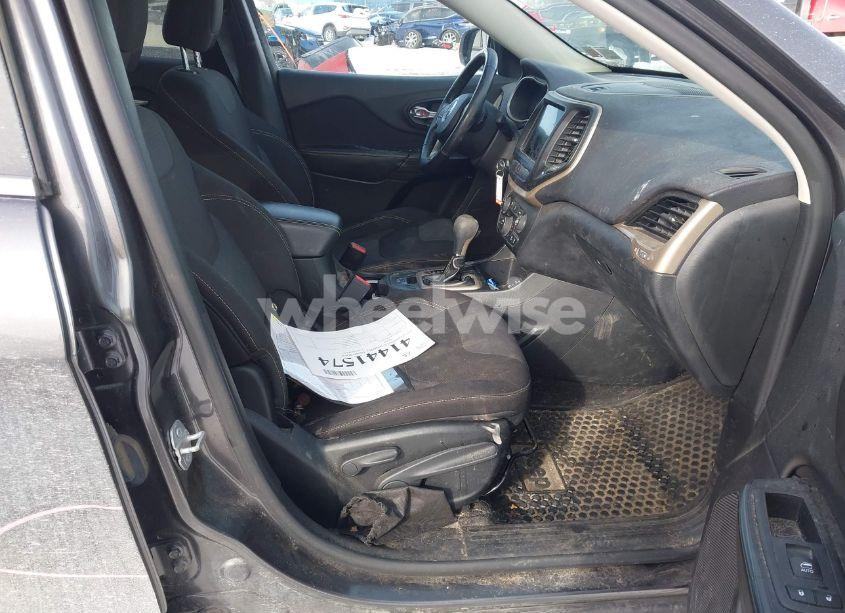 Photo 5 of 2015 Jeep Cherokee LATITUDE (VIN 1C4PJLCB9FW760878)