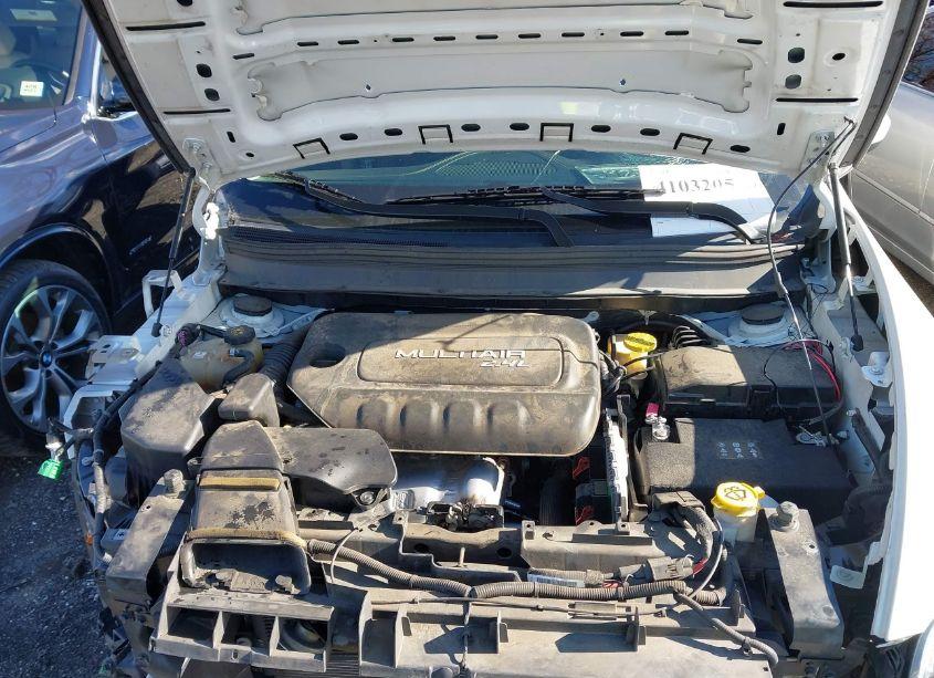 Photo 10 of 2015 Jeep Cherokee LATITUDE (VIN 1C4PJLCB9FW782959)