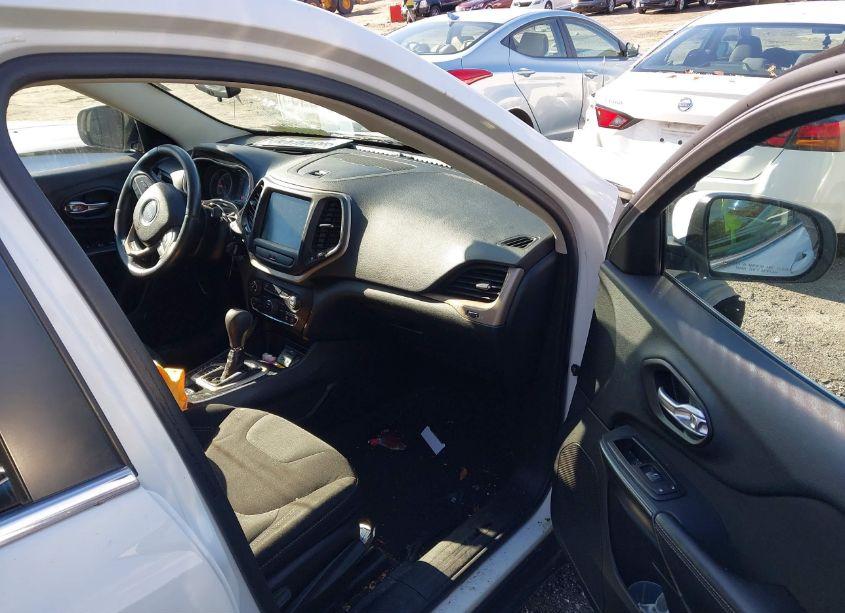 Photo 5 of 2015 Jeep Cherokee LATITUDE (VIN 1C4PJLCB9FW782959)