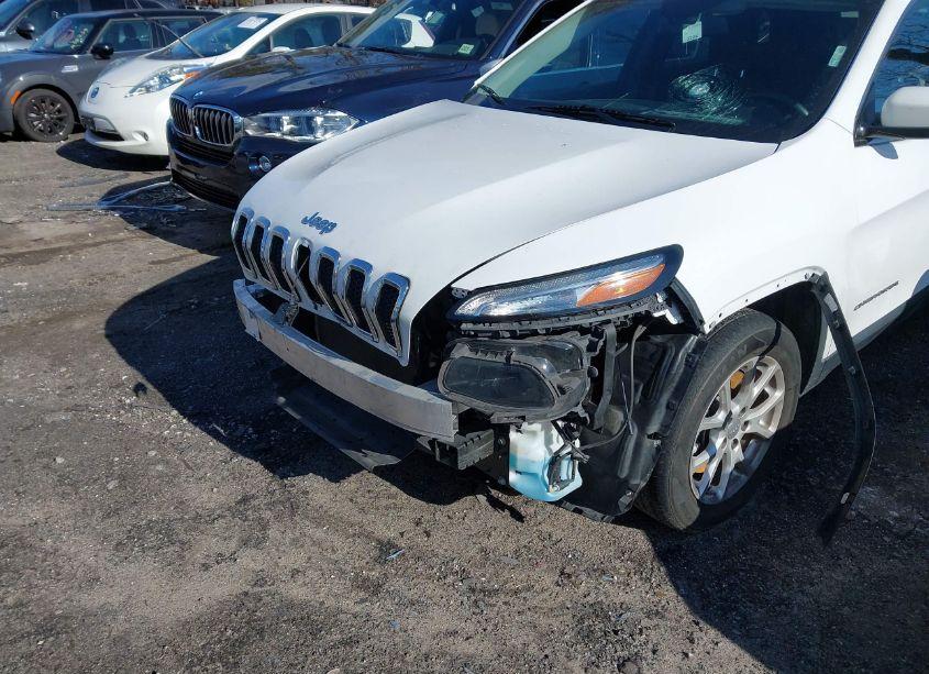 Photo 6 of 2015 Jeep Cherokee LATITUDE (VIN 1C4PJLCB9FW782959)