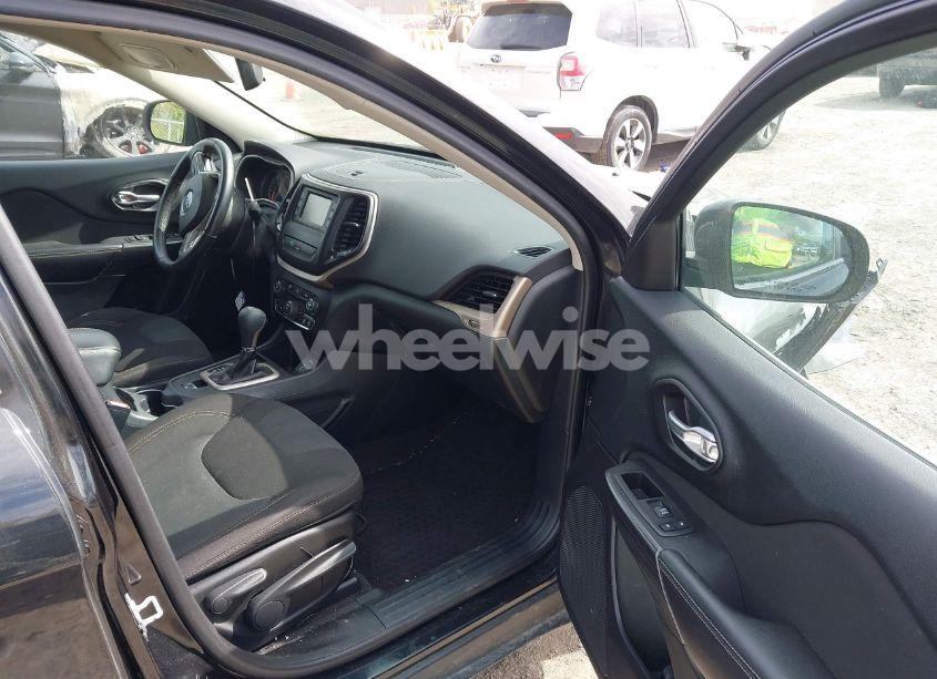 Photo 5 of 2016 Jeep Cherokee LATITUDE (VIN 1C4PJLCB9GW258633)