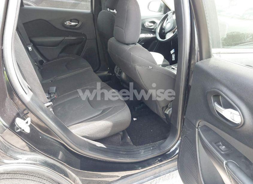 Photo 8 of 2016 Jeep Cherokee LATITUDE (VIN 1C4PJLCB9GW258633)