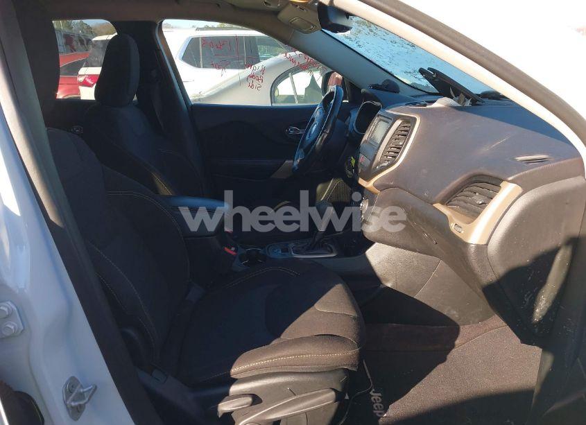 Photo 5 of 2017 Jeep Cherokee LATITUDE FWD (VIN 1C4PJLCB9HD235995)