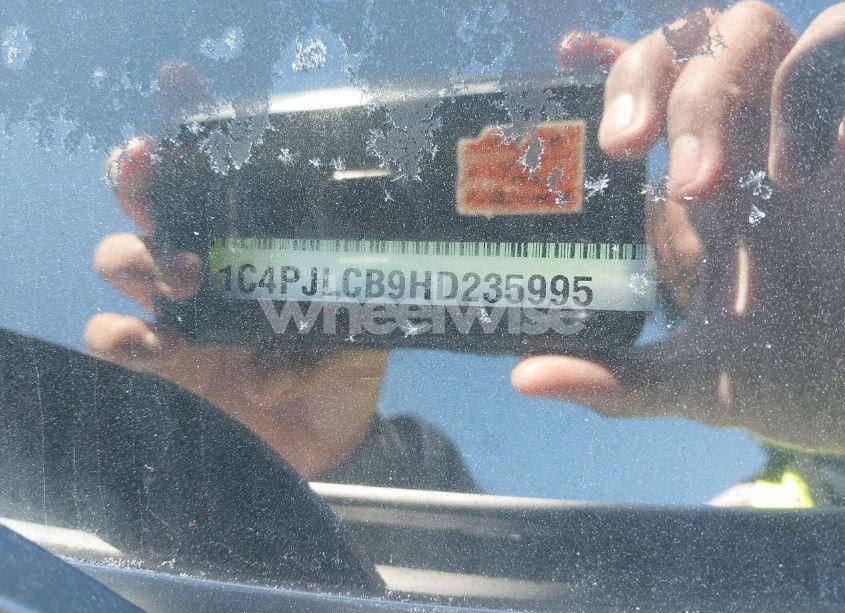 Photo 9 of 2017 Jeep Cherokee LATITUDE FWD (VIN 1C4PJLCB9HD235995)