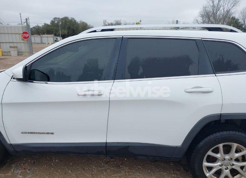 Photo 14 of 2017 Jeep Cherokee LATITUDE FWD (VIN 1C4PJLCB9HW572123)