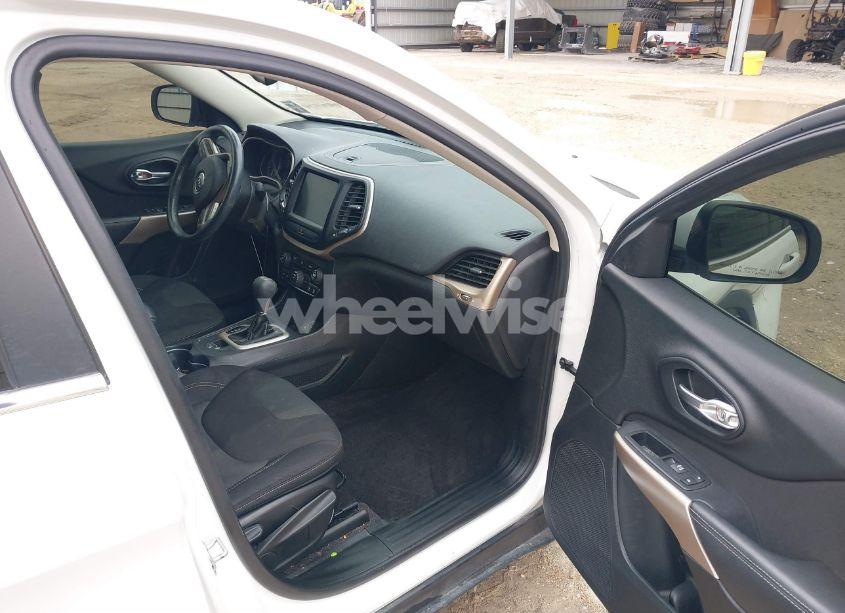 Photo 5 of 2017 Jeep Cherokee LATITUDE FWD (VIN 1C4PJLCB9HW572123)