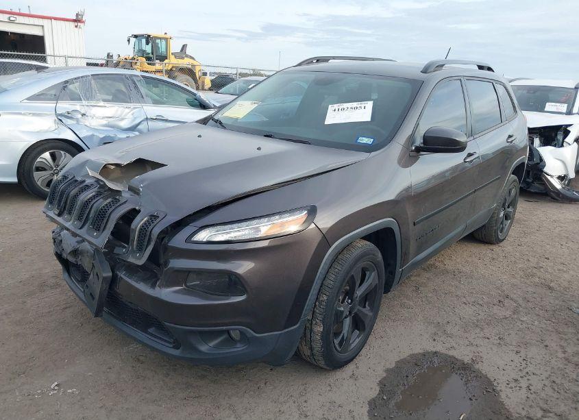 Photo 2 of 2018 Jeep Cherokee LATITUDE FWD (VIN 1C4PJLCB9JD510898)